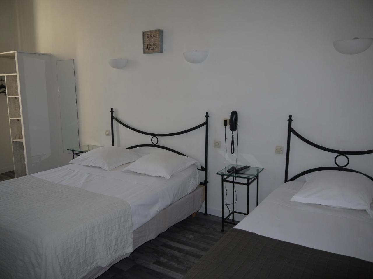 Hotel Portalet Hyères Eksteriør bilde